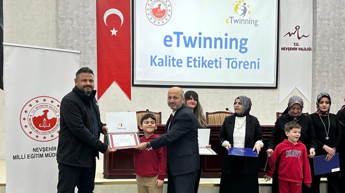 eTWİNNİNG KALİTE ETİKETİ ÖDÜLMÜZ